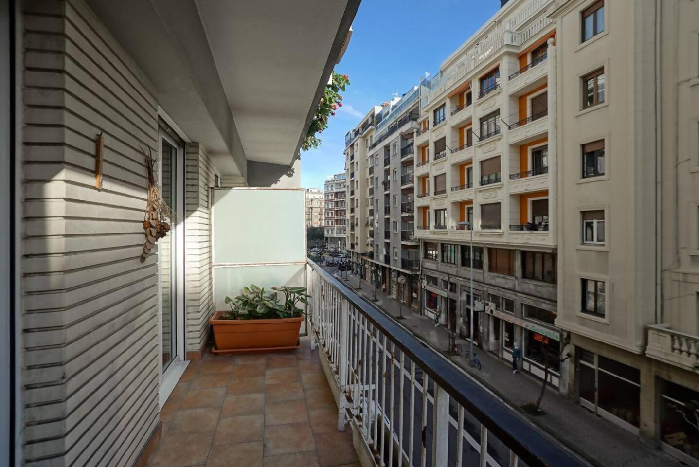 Amplio Apartamento En Gros Con Parking Privado San Sebastian Exterior photo